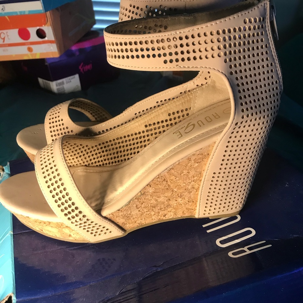 Heels - Picture 2 of 3